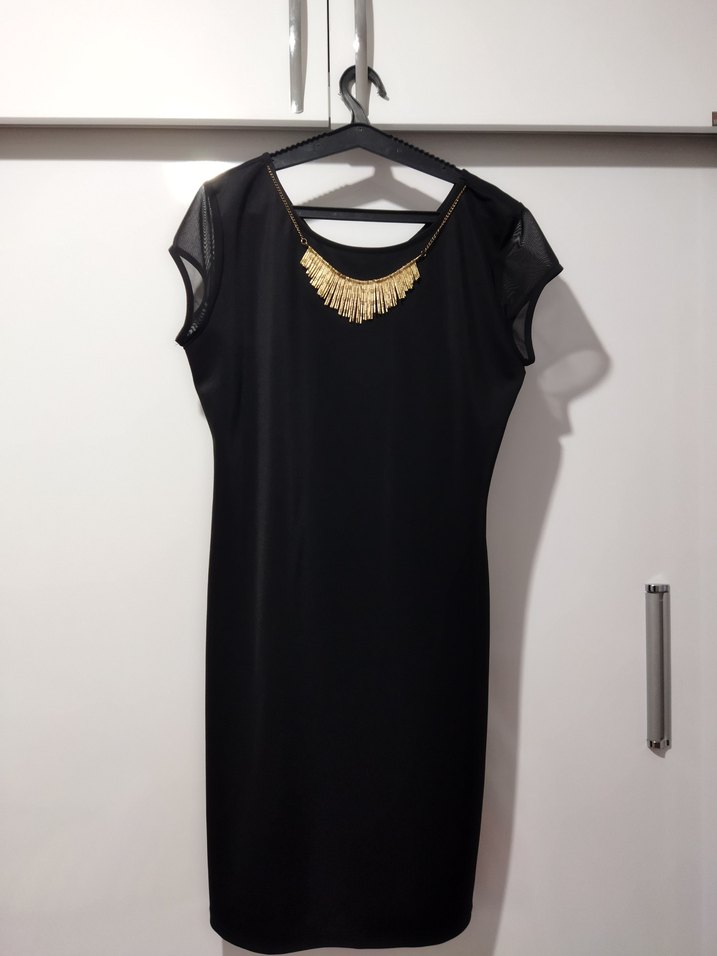 Siyah Kısa Kollu Kolye Detaylı Elbise - Görsel 3