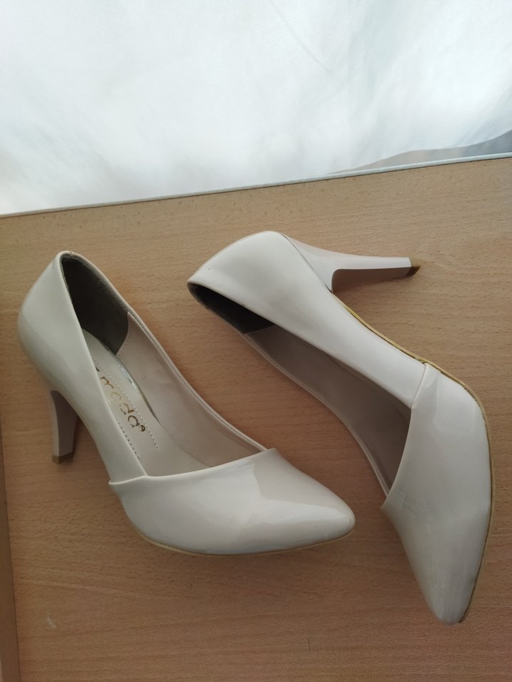 Bej Minimalist Stiletto Topuklu Kadın Ayakkabı - Görsel 4