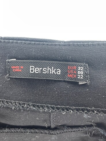 32 Beden siyah Renk Bershka Mini Şort %70 İndirimli.