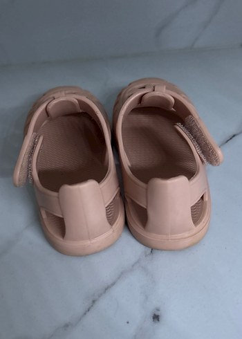 LC Waikiki Kız Çocuk Bej Tokalı Sandalet