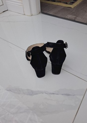 Klasik Siyah Tokalı Topuklu Kadın Ayakkabı - Görsel 4