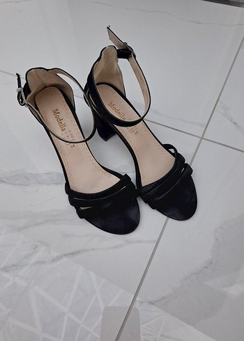 Klasik Siyah Tokalı Topuklu Kadın Ayakkabı - Görsel 2
