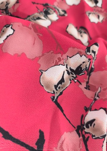 Parlak Kırmızı Çiçekli Kadın Fular - Görsel 2