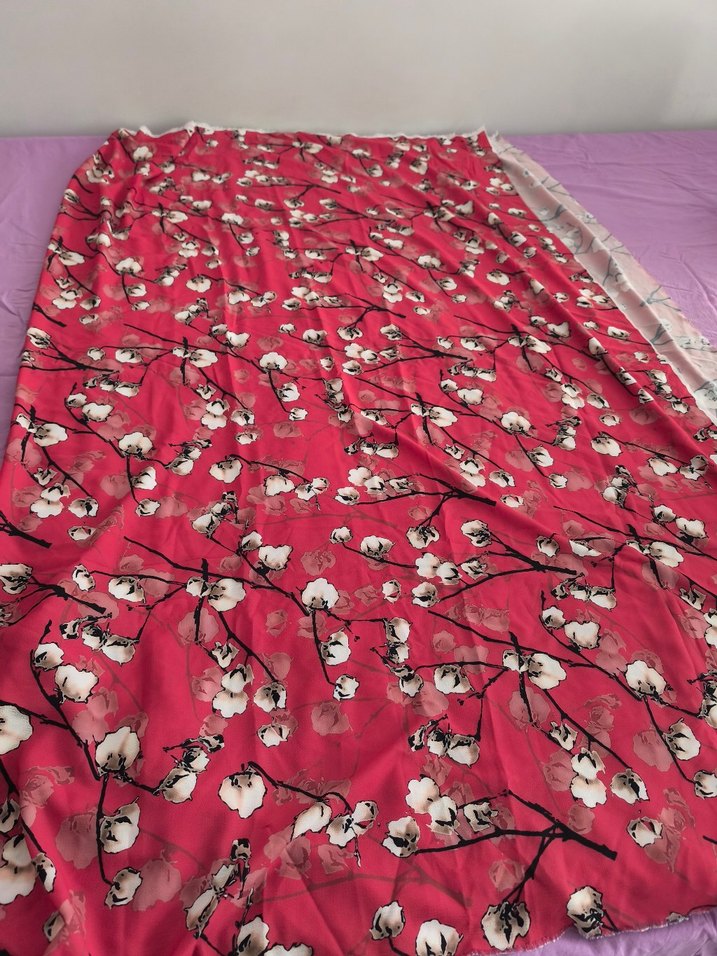 Parlak Kırmızı Çiçekli Kadın Fular - Görsel 3