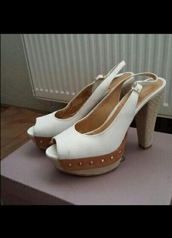 Nine west 39 numara topuklu beyaz ayakkabı. Gerçek deri
