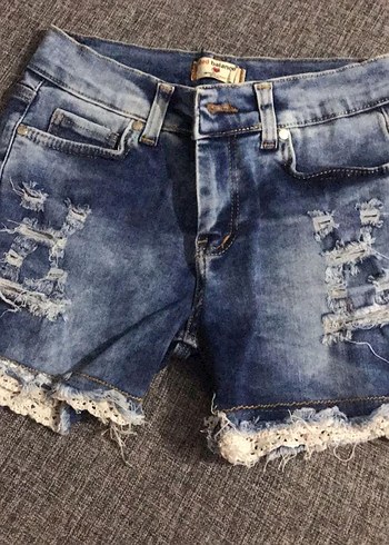 Dantel Detaylı Mini Mavi Denim Şort