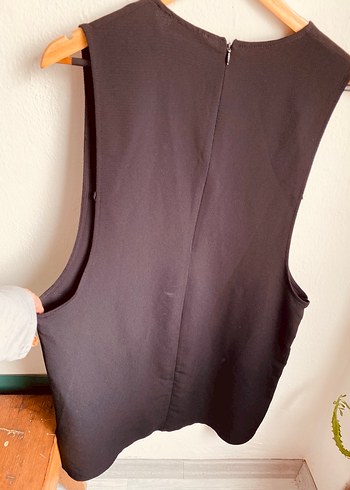 Siyah Yüksek Yakalı Kolsuz Tunik - Görsel 2