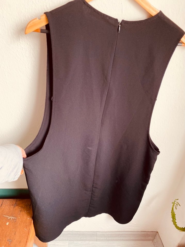 Siyah Yüksek Yakalı Kolsuz Tunik - Görsel 2