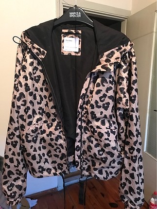 Leopar yağmurluk