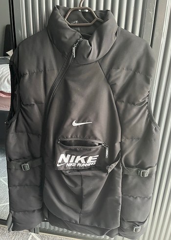 Nike Siyah Yüksek Yakalı Fermuarlı Spor Yelek