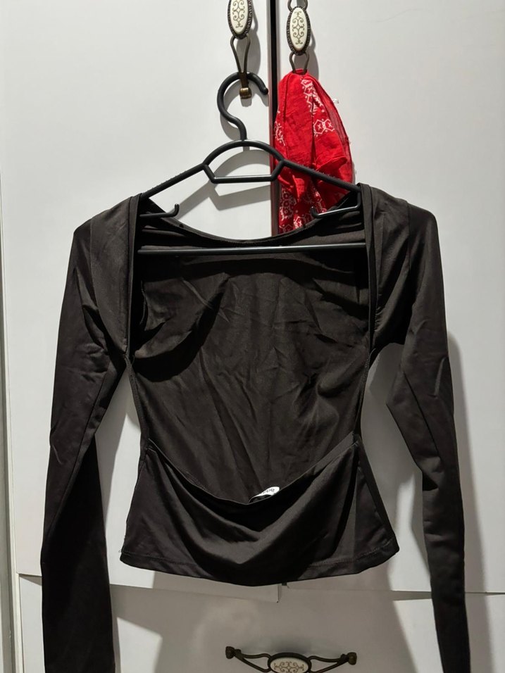 Kadın Siyah Uzun Kollu Vücuda Oturan Bluz - Görsel 2