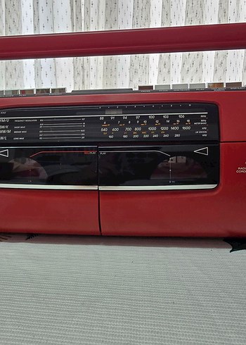 Sony Kırmızı Renkli Müzik Sistemi - Görsel 2