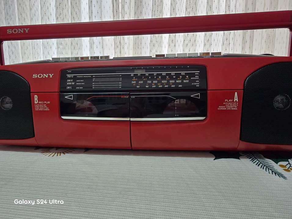 Sony Kırmızı Renkli Müzik Sistemi - Görsel 2