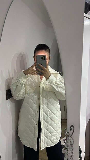 Beyaz kapitone desen şişme ceket