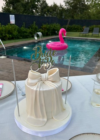Beyaz Fiyonk Detaylı Gelin Pastası