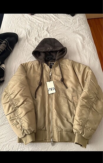 Zara Mont