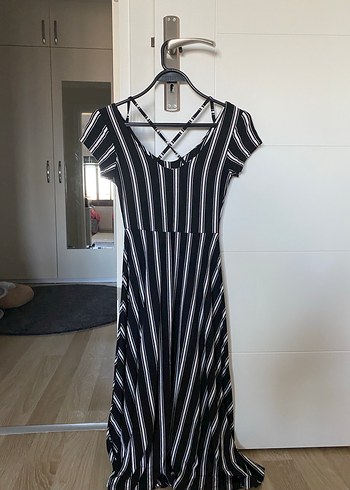 Siyah Beyaz Çizgili Kısa Kollu Elbise - Görsel 2