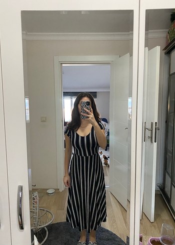 Siyah Beyaz Çizgili Kısa Kollu Elbise - Görsel 5