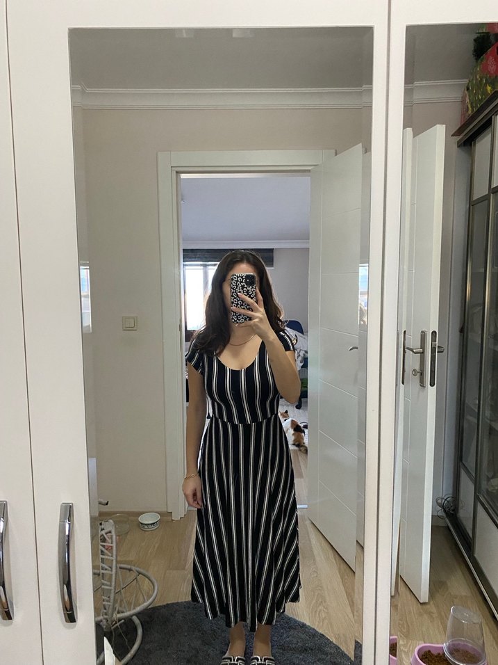 Siyah Beyaz Çizgili Kısa Kollu Elbise - Görsel 5