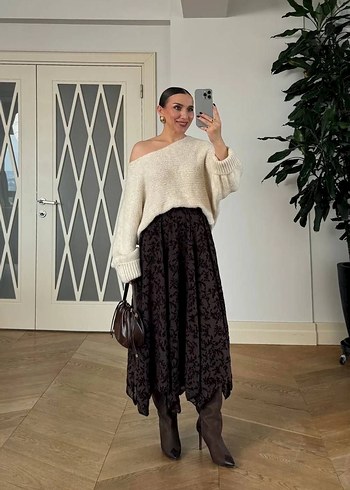 Flok Baskılı Kahverengi Çiçek Desenli Etek - Görsel 4