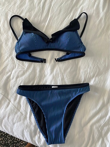 Mavi bikini takımı