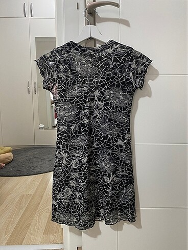 Siyah beyaz desenli plaj elbisesi - Görsel 2