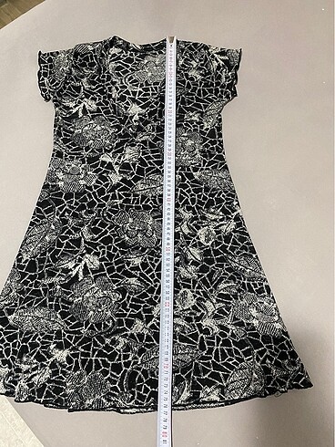 Siyah beyaz desenli plaj elbisesi - Görsel 4