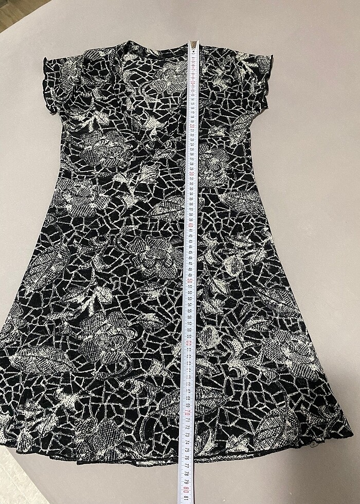 Siyah beyaz desenli plaj elbisesi - Görsel 4