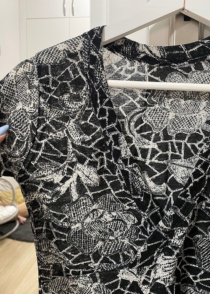 Siyah beyaz desenli plaj elbisesi - Görsel 3