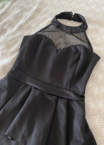 Siyah boyundan bağlamalı abiye - Görsel 3