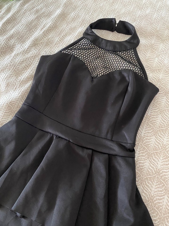 Siyah boyundan bağlamalı abiye - Görsel 3