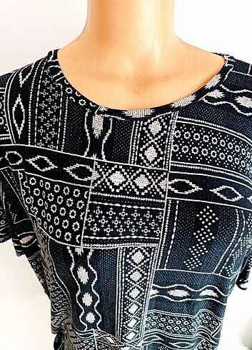 42 Beden Bisiklet Yaka Desenli T-shirt