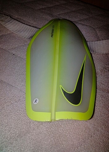 Nike protegga flex tekmelik