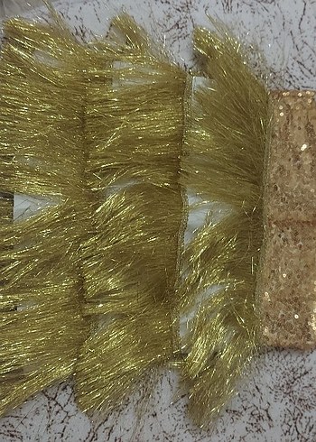 Püsküllü Parlak Altın kız çocuk elbise - Görsel 3