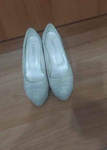 Diger Kadın krem Dolgu Topuklu Klasik Ayakkabı