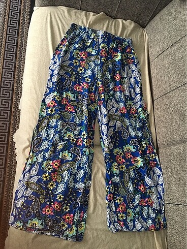Çiçek desenli yazlık pantolon