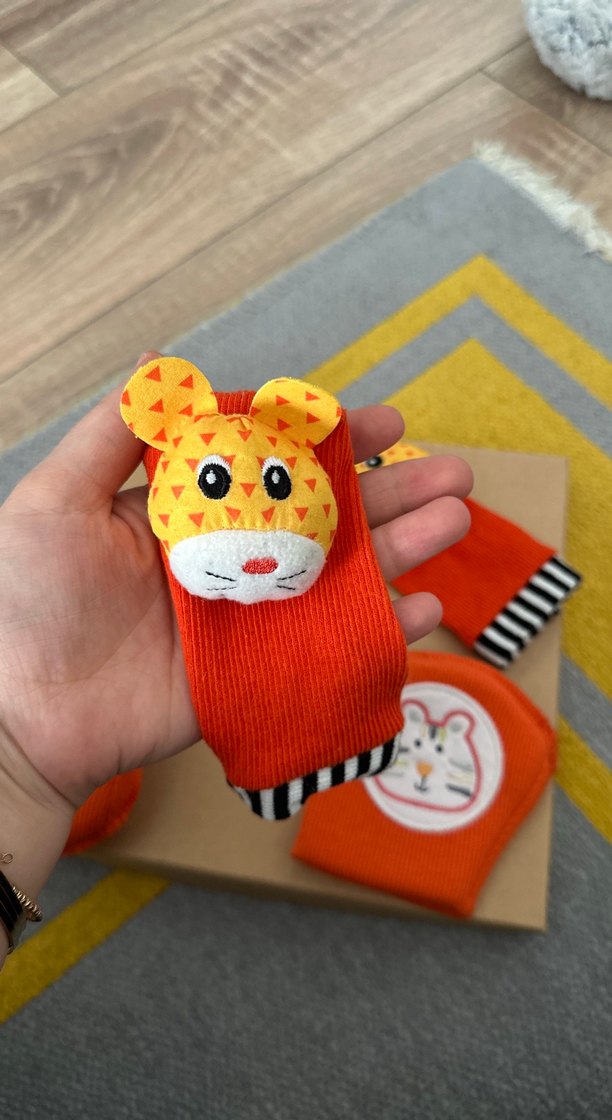 Emekleme dizliği ve çıngıraklı bebek çorabı - Görsel 3