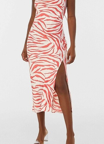 l Beden BERSHKA SATEN ZEBRA DESENLİ ELBİSE
