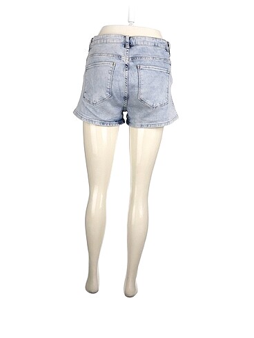 40 Beden Bershka Mini Şort %70 İndirimli.