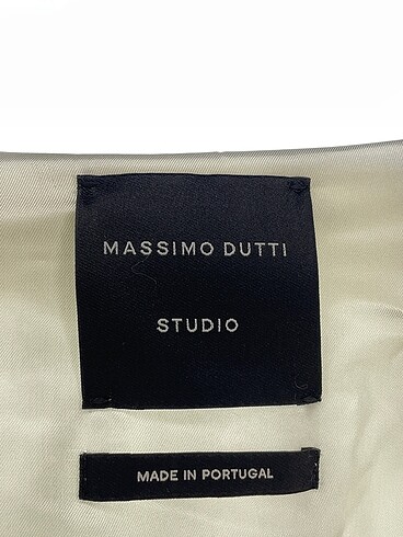 s Beden beyaz Renk Massimo Dutti Bomber %70 İndirimli.