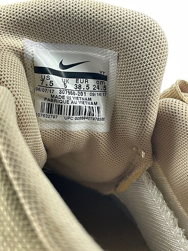 38,5 Beden çeşitli Renk Nike Spor Ayakkabı %70 İndirimli.