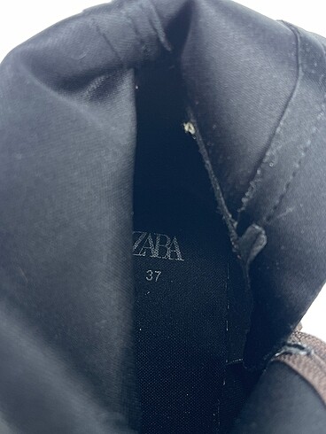 37 Beden kahverengi Renk Zara Bot %70 İndirimli.