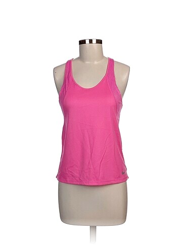 Nike T-shirt %70 İndirimli.
