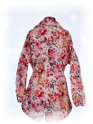 l Beden Bershka Yağmurluk %70 İndirimli.