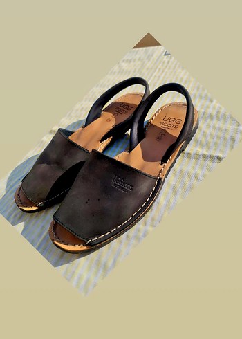 38 Beden siyah Renk Orjinal UGG Sandalet