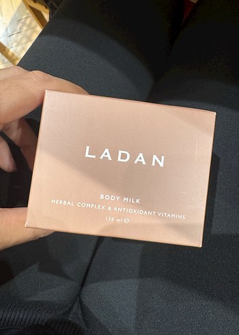 Ladan Bitkisel Kompleksli Vücut Sütü 120 ml