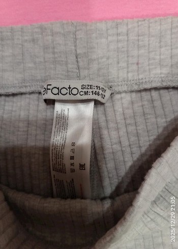 Pembe Kolsuz Üst ve Gri Tayt Takımı - Görsel 4