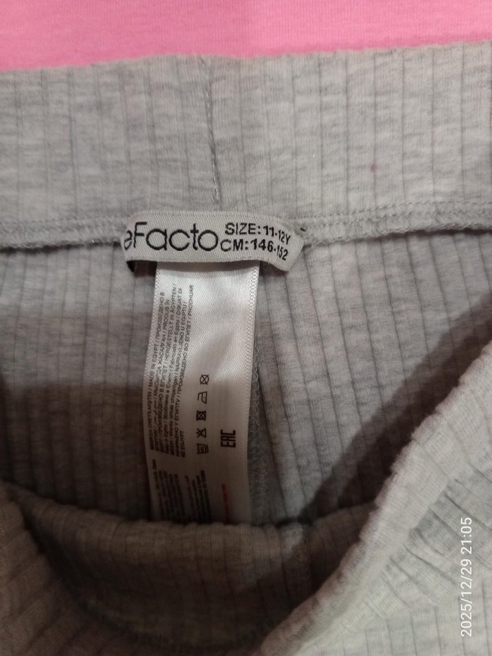 Pembe Kolsuz Üst ve Gri Tayt Takımı - Görsel 4