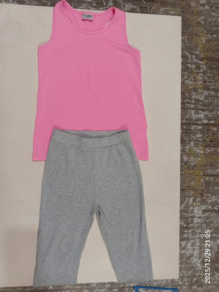Pembe Kolsuz Üst ve Gri Tayt Takımı - Görsel 2