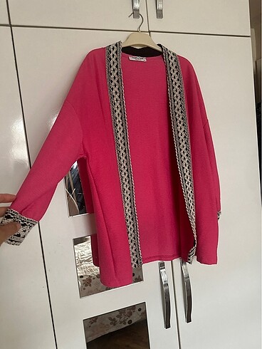 Pembe üst